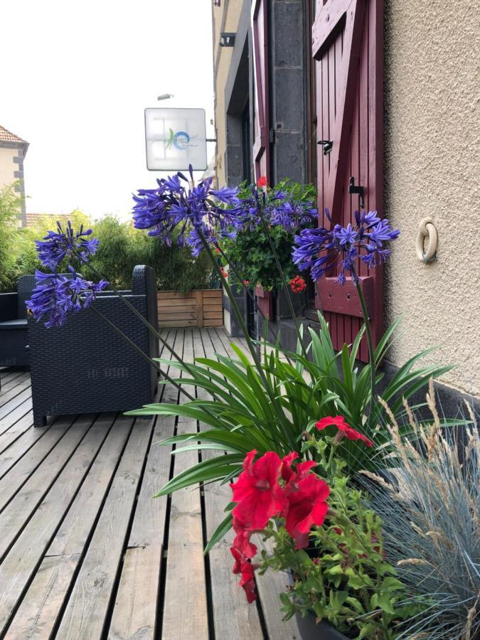 A L'Aube Des Volcans Hotel Charbonnières-les-Vieilles Exterior foto