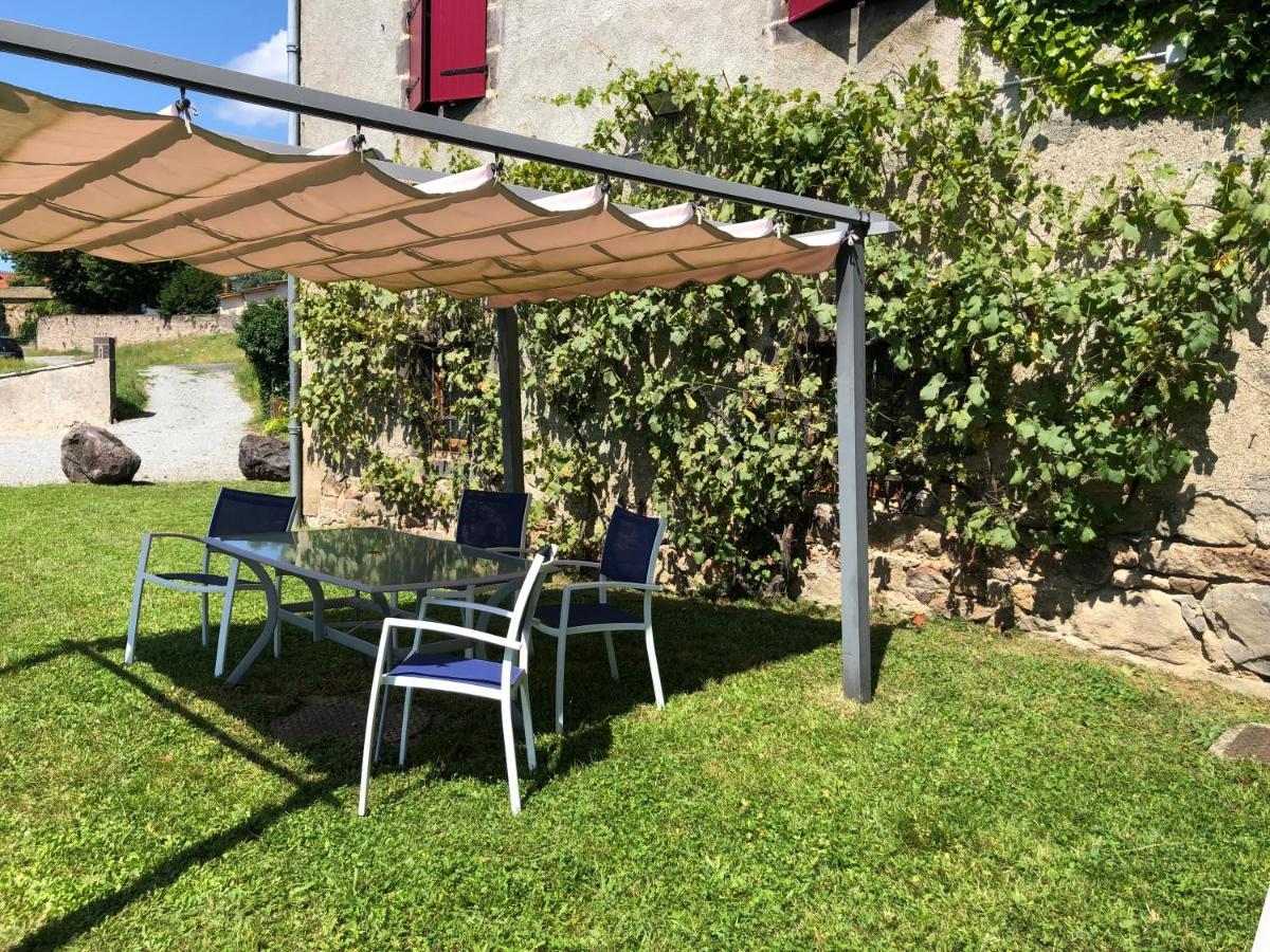 A L'Aube Des Volcans Hotel Charbonnières-les-Vieilles Exterior foto