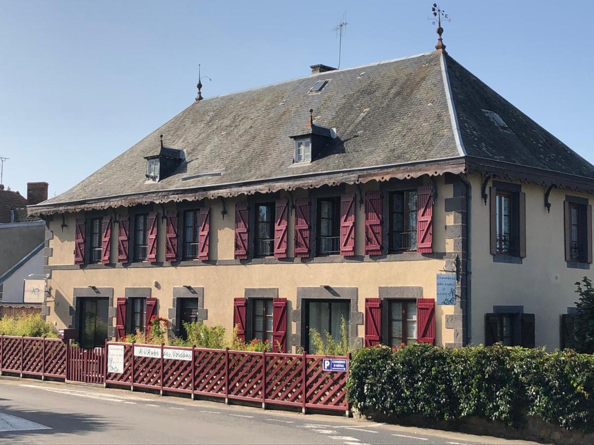 A L'Aube Des Volcans Hotel Charbonnières-les-Vieilles Exterior foto