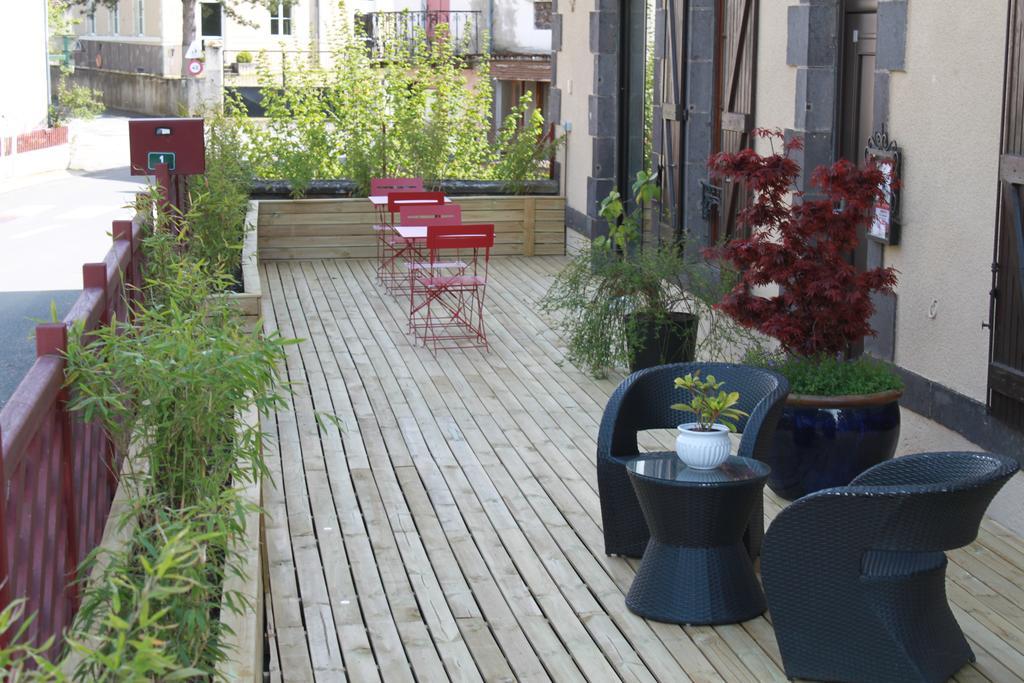 A L'Aube Des Volcans Hotel Charbonnières-les-Vieilles Exterior foto