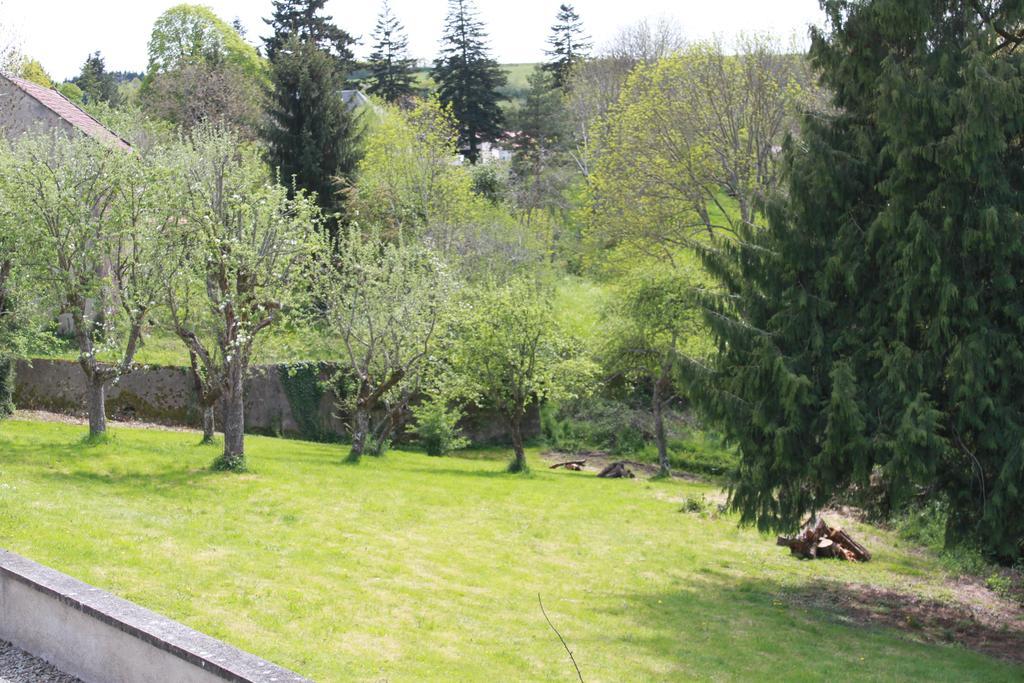 A L'Aube Des Volcans Hotel Charbonnières-les-Vieilles Exterior foto